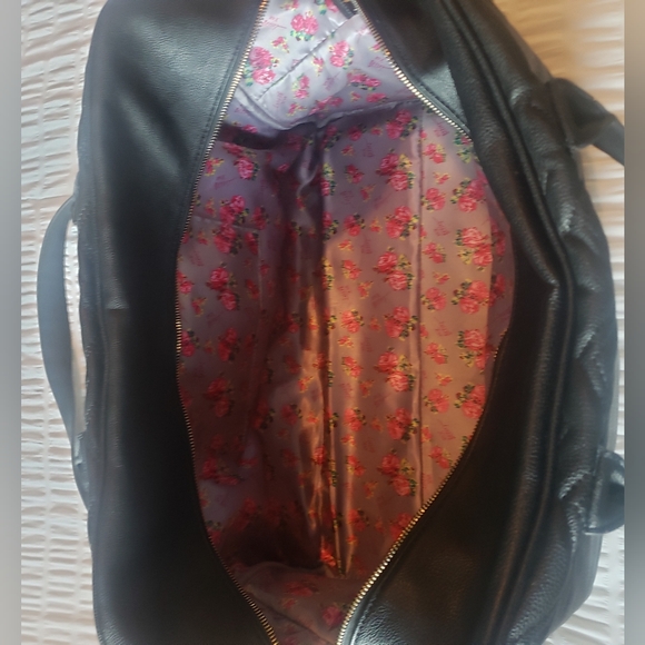 Betsy Johnson overnight bag - Picture 3 of 5